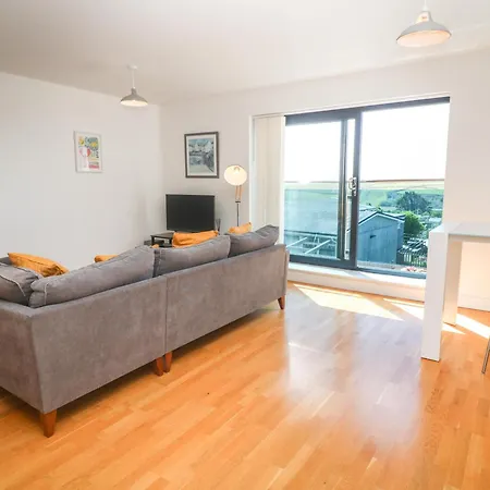 Newquay, Charm And Town Vibes With Parking New Quay