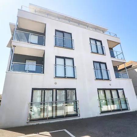 Newquay, Charm And Town Vibes With Parking New Quay